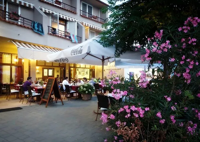 Miramare فندق نجيفيش